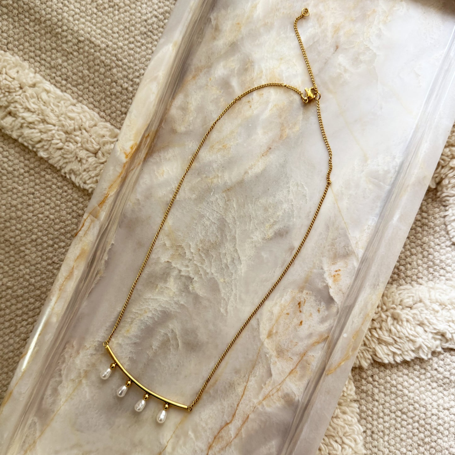 Hanging Pearl Row Necklace
